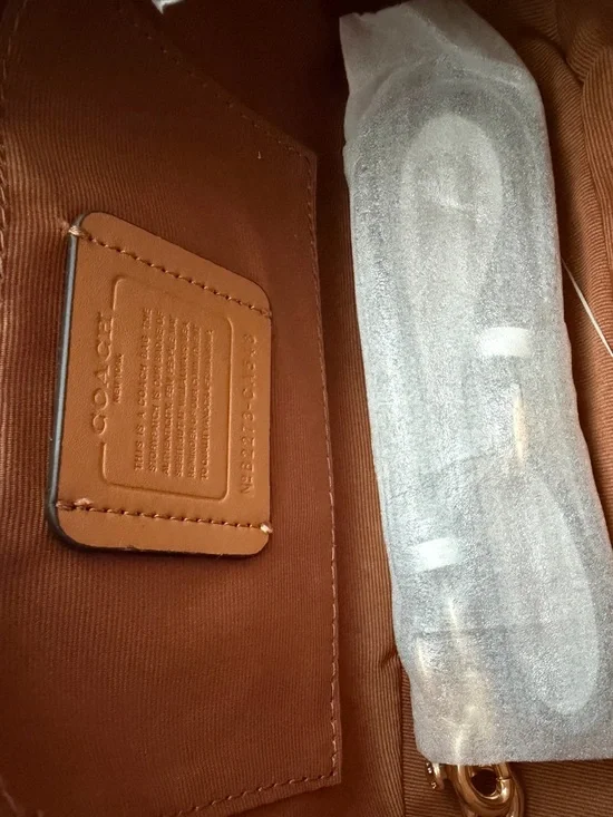 Coach Teri White Shoulder Bag with Gold Chain - Picture 5 of 5